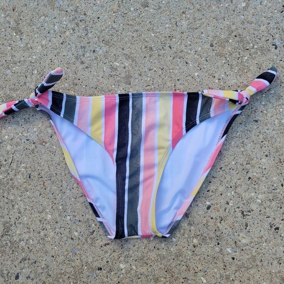 True Craft Stripe Bikini Set - Size Medium (Excellent Condition) - Picture 10 of 14